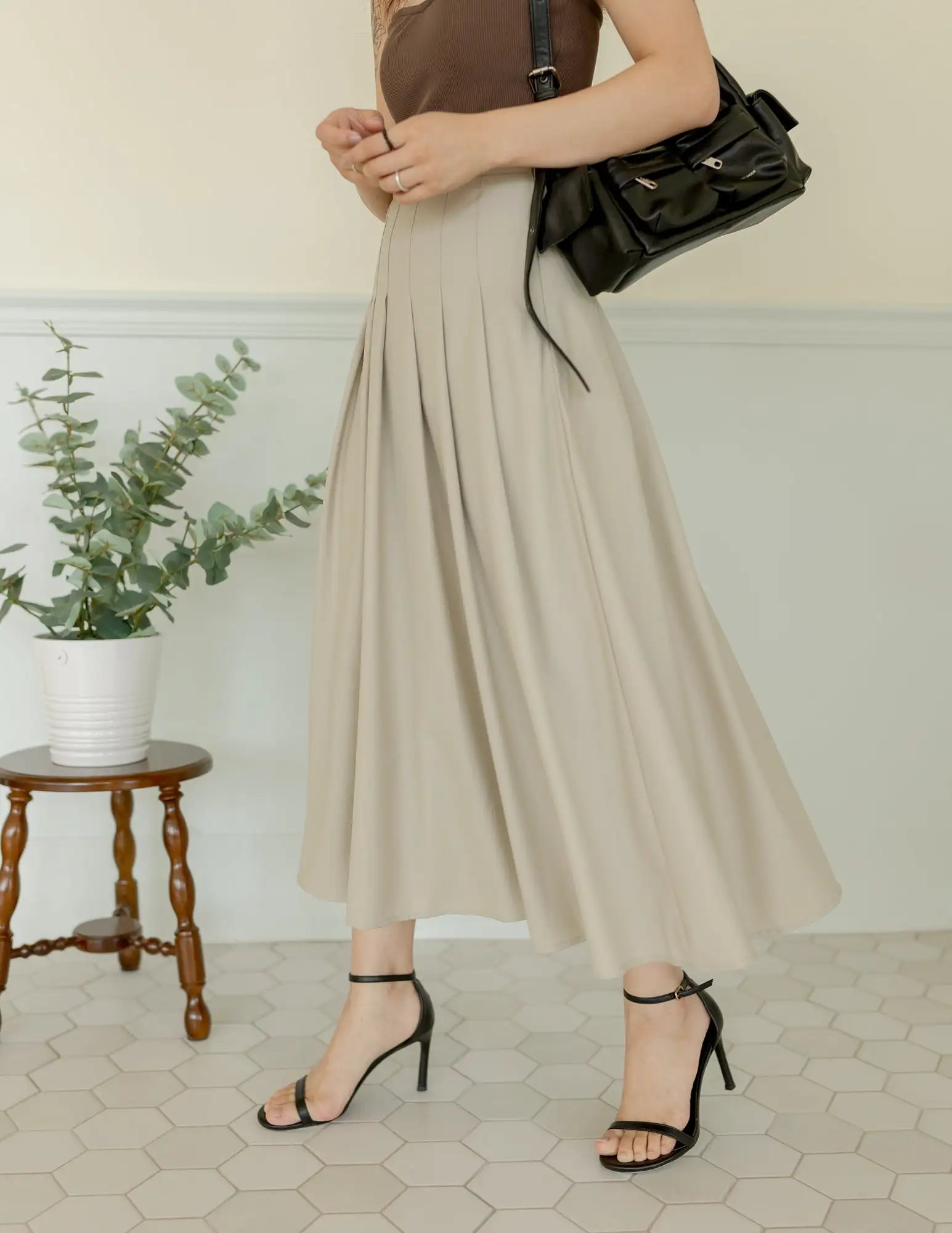 Colette Pleated Skirt in Khaki