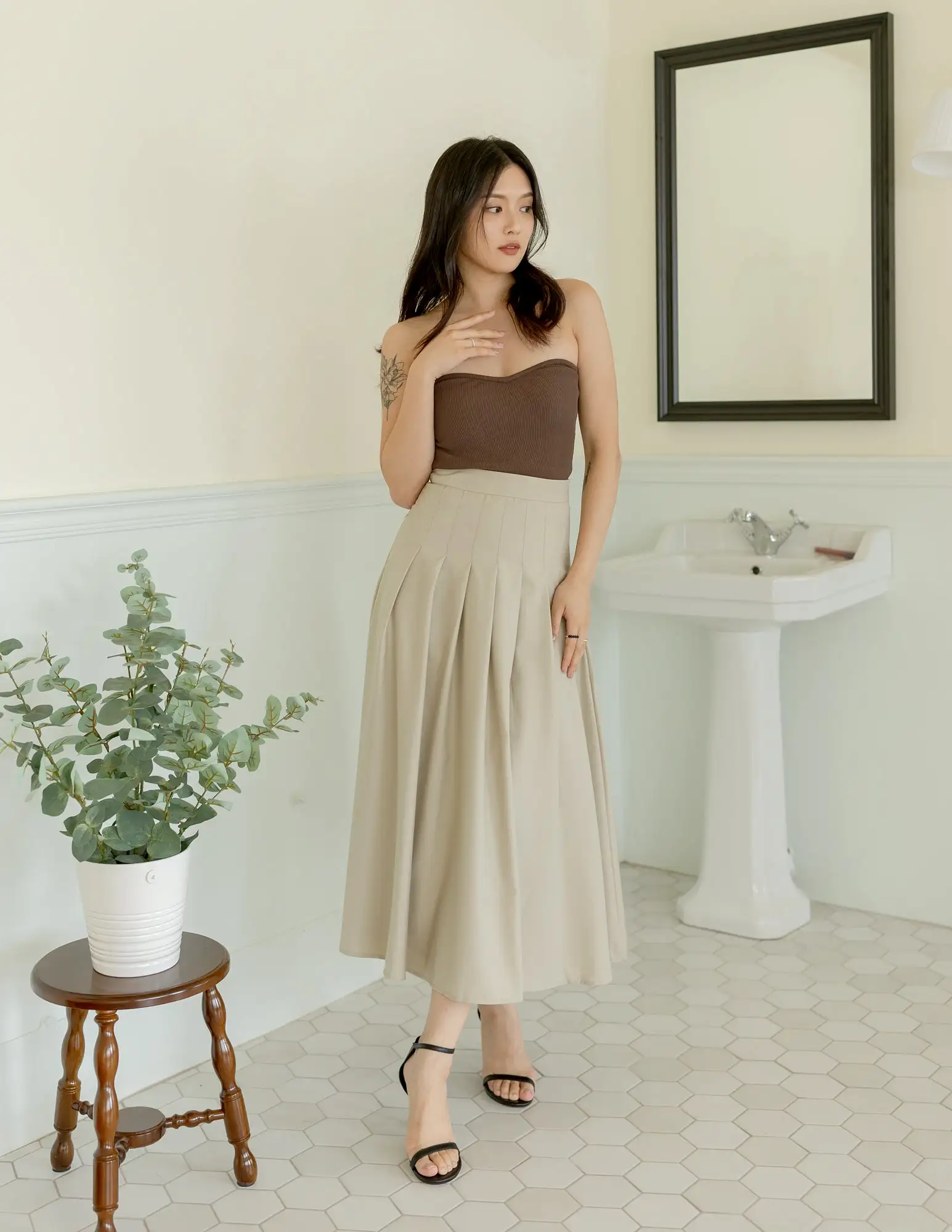 Colette Pleated Skirt in Khaki