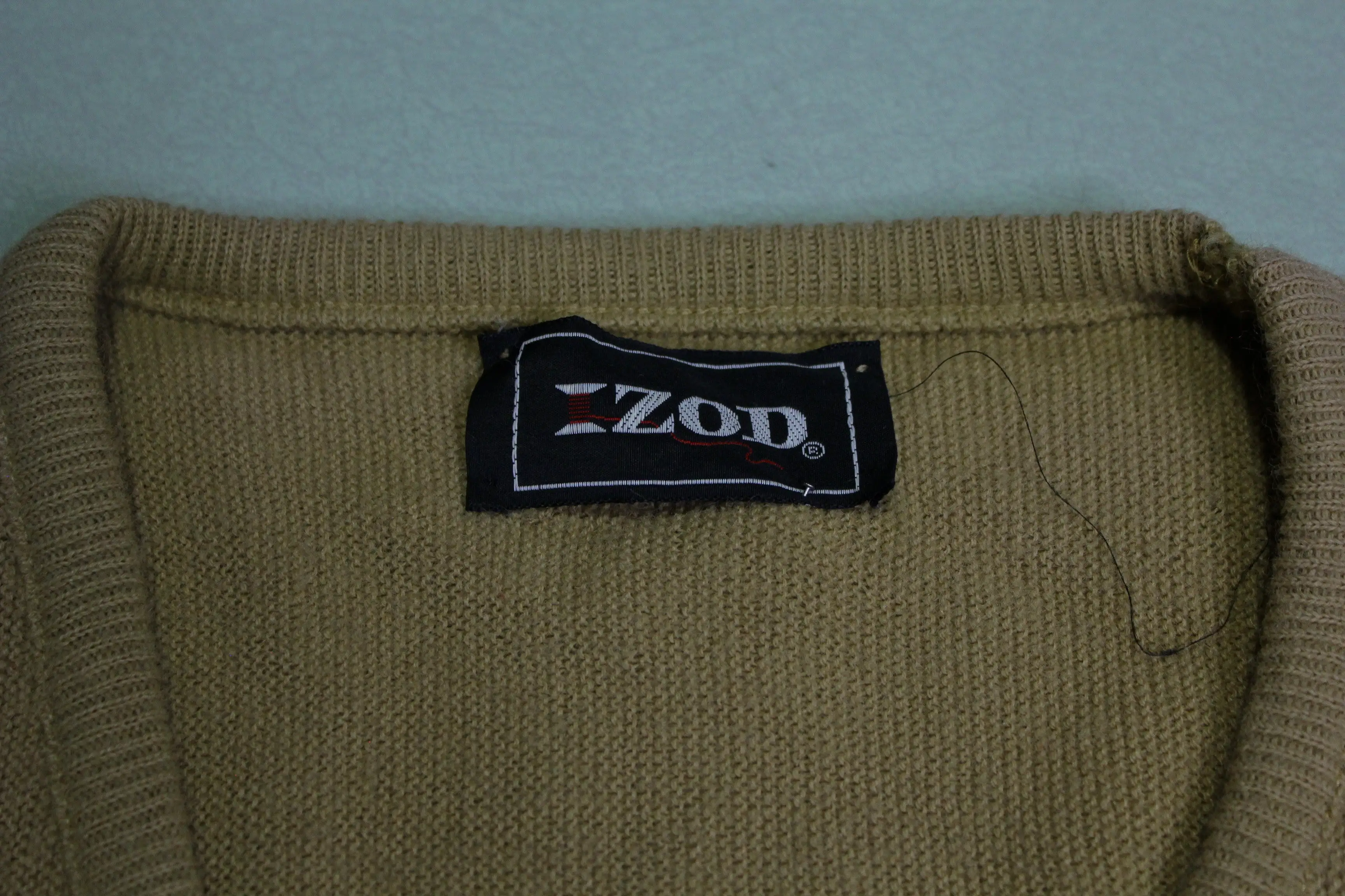 IZOD Lacoste Alligator Vintage 80's V-Neck Fall Winter Christmas Fireplace Sweater